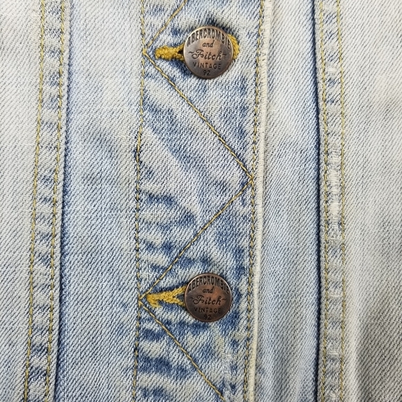 Abercrombie and Fitch Distressed Light Wash Jean Jacket Womens Size Small - Picture 6 of 8